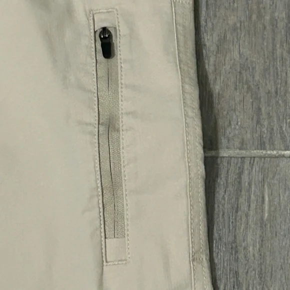 LIKE NEW! Women's Vuori Ripstop Tan Pants - SMALL - Picture 7 of 11